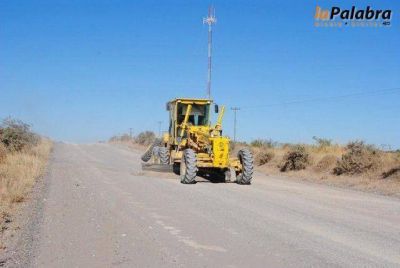 Contin�a el repaso de caminos en Bah�a San Blas