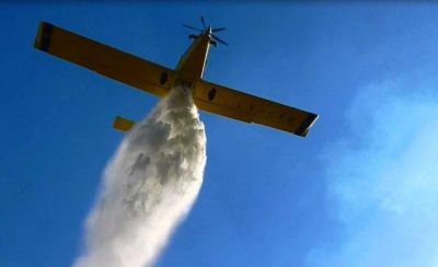 Avi�n combati� dos incendios en Santa Rosa