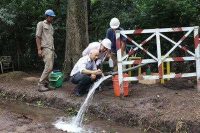 Ducot� acompa�� los primeros trabajos de AySA en Pilar