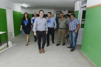 Leonardo Nardini recorri� obras en escuelas de Malvinas Argentinas