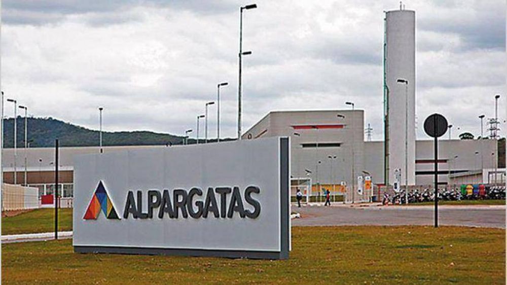 El Gobierno sale a buscar nuevos empleos para los despedidos de Alpargatas