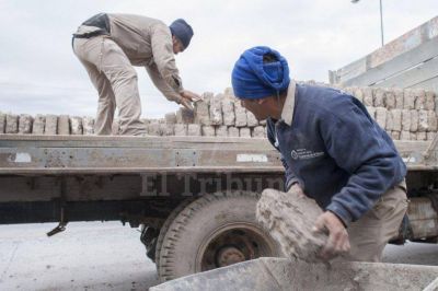 La mitad de los sueldos privados, bajo la pobreza