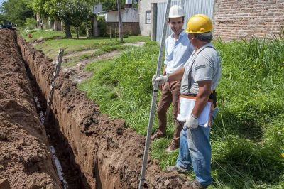 Comenzaron las obras de cloacas en el barrio Mart�n de G�emes