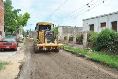 Realizaci�n de zanjeo, nivelaci�n de calles y retiro de tierra excedente