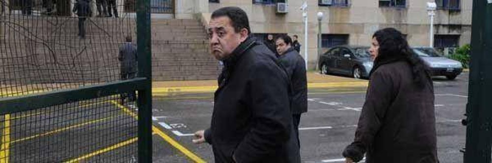"No tom� la comisar�a, los polic�as se fueron"