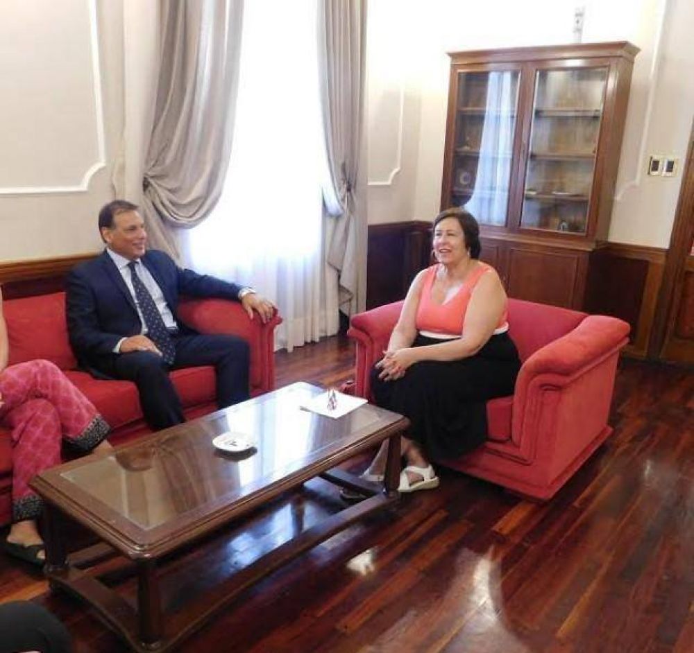 Adriana Bazzano se reuni� con Enrique Ponce