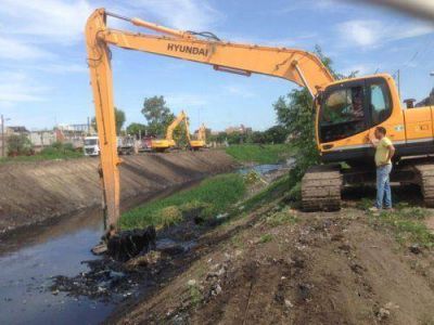 Profundizan la limpieza de los arroyos Mugica y Santa Catalina