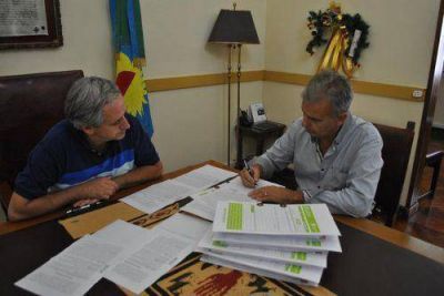 Javier Gast�n anunci� obras en materia de agua potable y cloacas