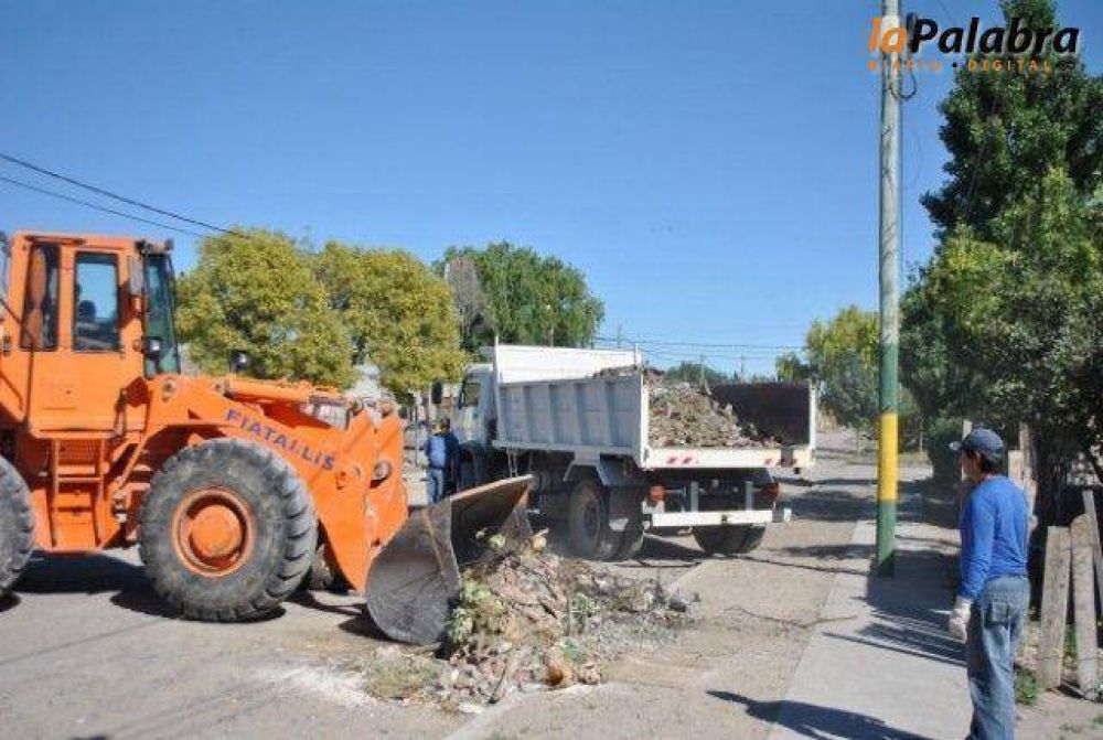 Contina el operativo de limpieza barrial en Villa Morando