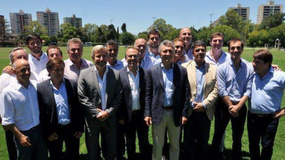 Gay le pidi� a Macri celeridad en las obras de las Rutas 3 y 33, y fondos para pavimento y viviendas