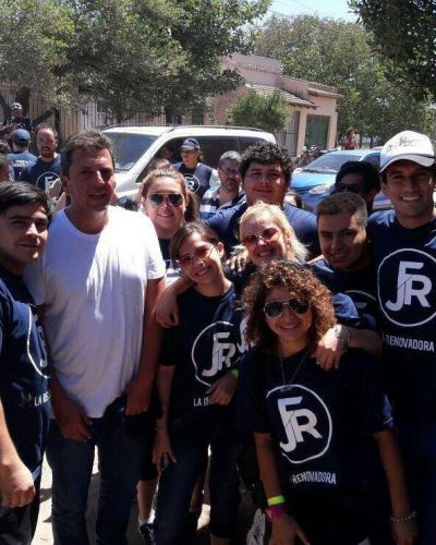 Encuentro de j�venes con Sergio Massa en una ciudad tur�stica