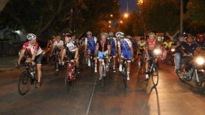 En bici, U�ac y las estrellas del ciclismo inauguraron el circuito El Pinar