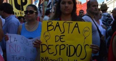 Para el INDEC, hasta septiembre se perdieron casi 130 mil empleos y cerraron 5 mil empresas
