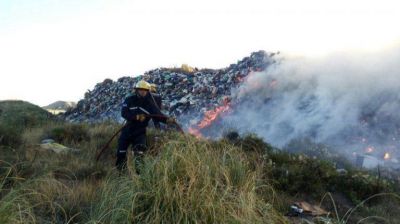 (Video) Incendio en el basural de Monte Hermoso