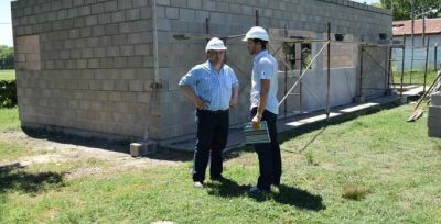 Intendente y Subsecretario de Obra P�blica recorrieron la obra de las cantinas en el Parque Rep�blica de Brasil