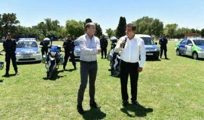 Insaurralde recibi� m�viles policiales de manos de Ritondo