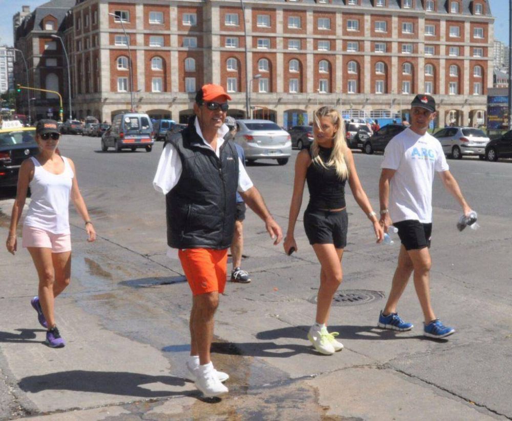 Scioli y su nueva novia pasearon por la ciudad