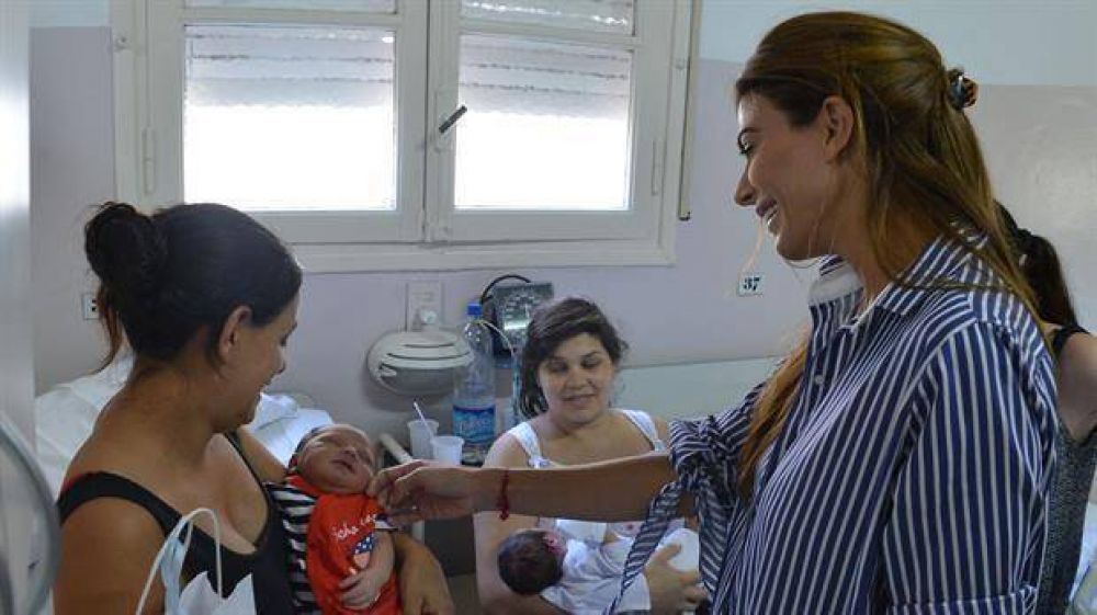 Juliana Awada visit� la maternidad Santa Rosa en Vicente L�pez