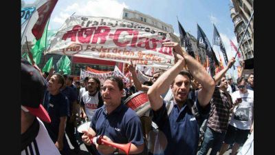 Los echados del Grupo Clar�n marchar�n el martes y reclamar�n el apoyo de la CGT