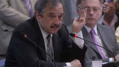 Tironeos en la UCR por el decreto que modifica las ART