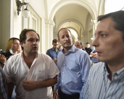 Los intendentes se cansaron de esperar a Randazzo y buscan un candidato 