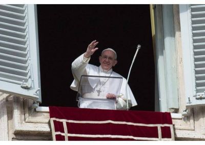 El Papa a la hora del �ngelus: llevar a Jes�s a todas las periferias