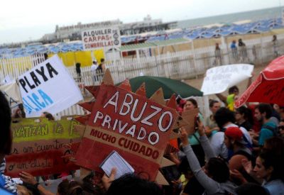Cientos de marplatenses reclamaron �m�s playas p�blicas� en la ciudad