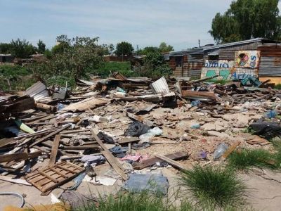 Riesgo sanitario por los escombros de un asentamiento