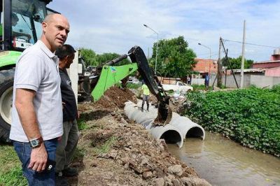 Avanza la obra hidr�ulica donde se construir� el Polideportivo N�9