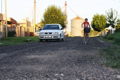 Barrios Prado y Ex Feria de Guevara: mejores calles con fresado, zanjeo y cambio de alcantarillas
