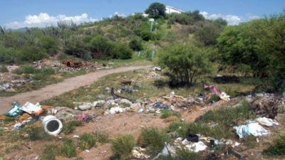 Dos grandes basurales contaminan el camino a la Gruta de la Virgen