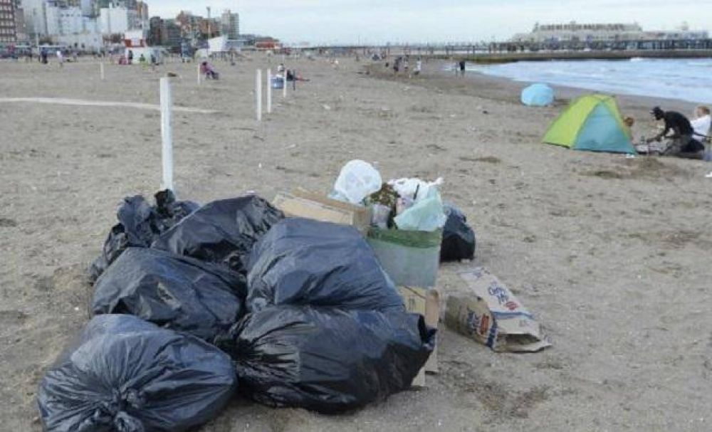 Se recolectan 10 toneladas de basura por d�a en las playas populares