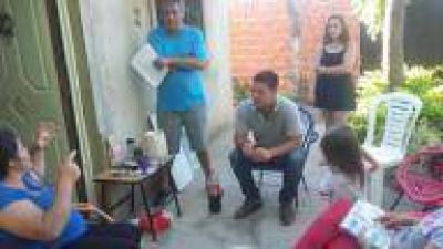 La Plata: Atanasof, junto a vecinos del Barrio Santa Ana por la extensi�n de la red cloacal