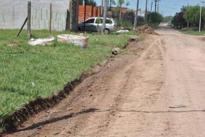 Se realizan trabajos de zanjeo, limpieza de alcantarillas y nivelaci�n de calles