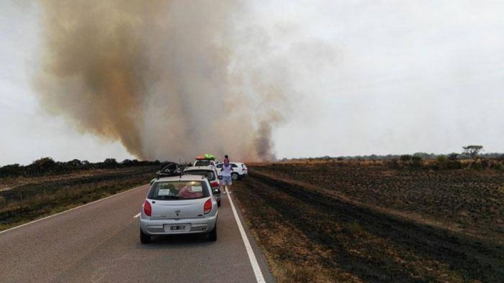 Incendios rurales: rutas habilitadas y cinco focos activos en la provincia
