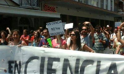 Universitarios y cient�ficos autoconvocados dicen �No al recorte en ciencia�