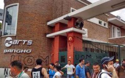 Vicente L�pez: Tras despido masivo, trabajadores de empresa inform�tica toman una planta