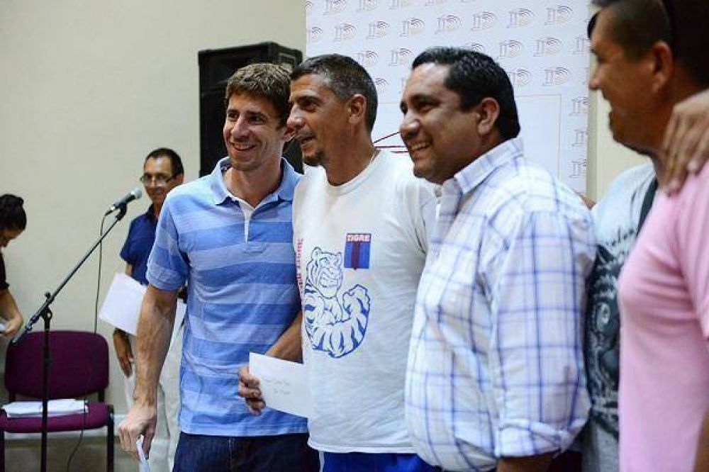 Juan Andreotti entreg un subsidio a las murgas de San Fernando