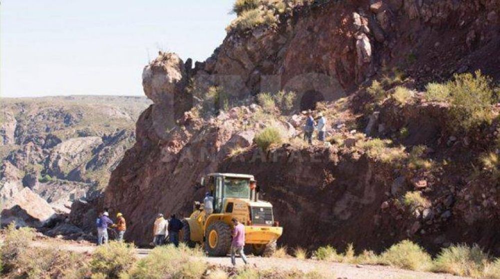 El Ca��n del Atuel qued� cortado por aludes y turistas quedaron varados toda la noche