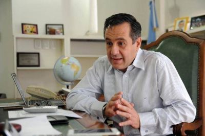 Finocchiaro estudia llevar a docentes una oferta similar a la de estatales: 18% y �cl�usula gatillo�