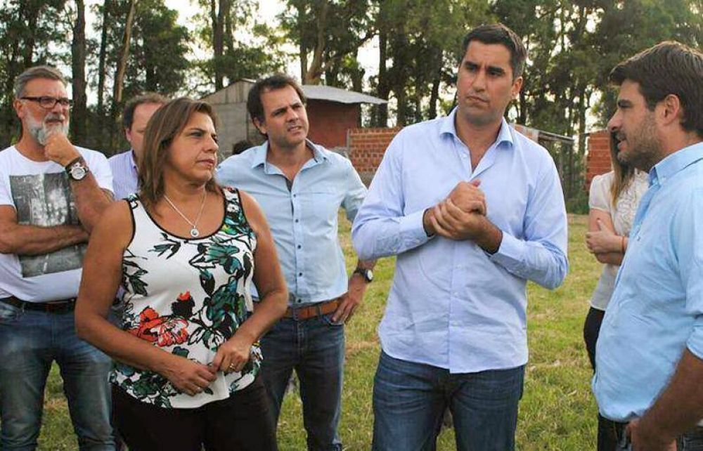 El presidente de la Cmara de Diputados de la provincia Manuel Mosca recorri Zrate junto a la diputada Sandra Pars