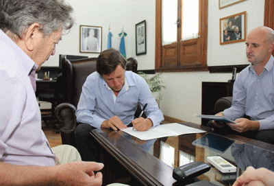 Firma de paritarias entre el Municipio y el Gremio