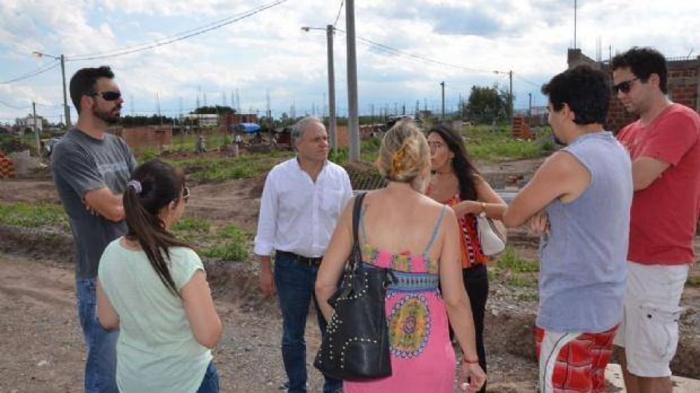 El concejal Matas Cnepa visit a vecinos indignados por el poco avance del plan Procrear
