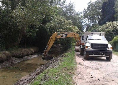 Limpieza integral y ampliaci�n de cauces en canales en la zona de Los Talas