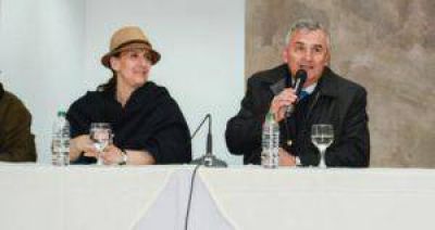 Michetti y Morales entregar�n elementos para reconstruir casas