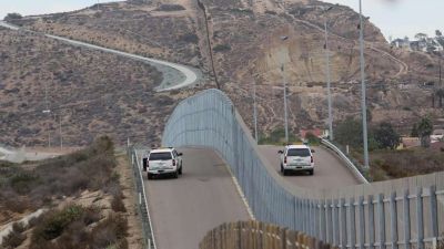 Donald Trump le pone la firma al muro que dividir� EE.UU. de M�xico