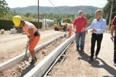 Avil�s supervis� el comienzo de la obra en Solares de las Ensenadas