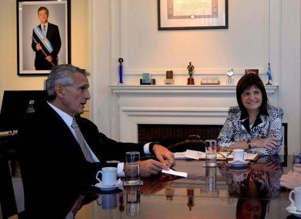 Aislado y debilitado en el gobierno, Tierno coquetea con Pato Bullrich