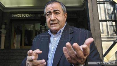 Daer advirti� que la CGT no dejar� que caigan los convenios colectivos de trabajo ni aceptar� l�mites a las paritarias