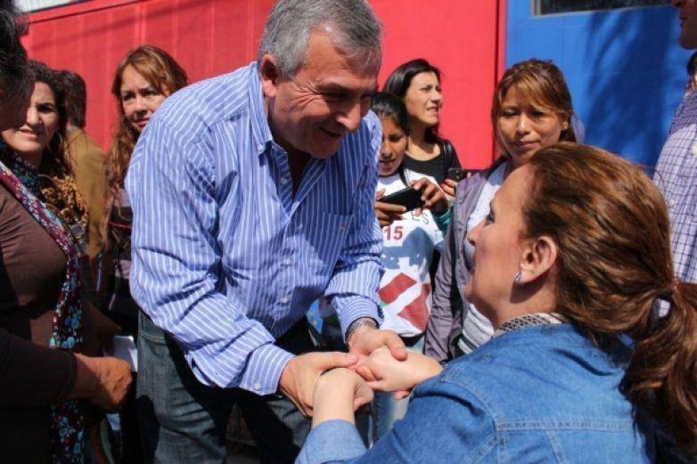 MICHETTI Y MORALES ENTREGAR�N ELEMENTOS PARA RECONSTRUIR CASAS